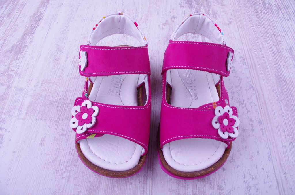 Natural leather sandals with orthopedic insoles