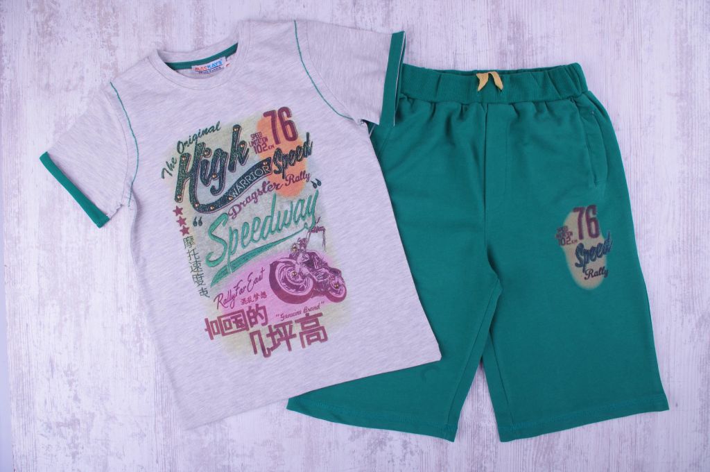 T-shirt set with shorts
