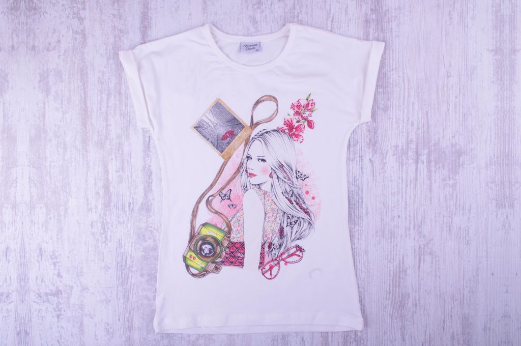 T-shirt with pebbles