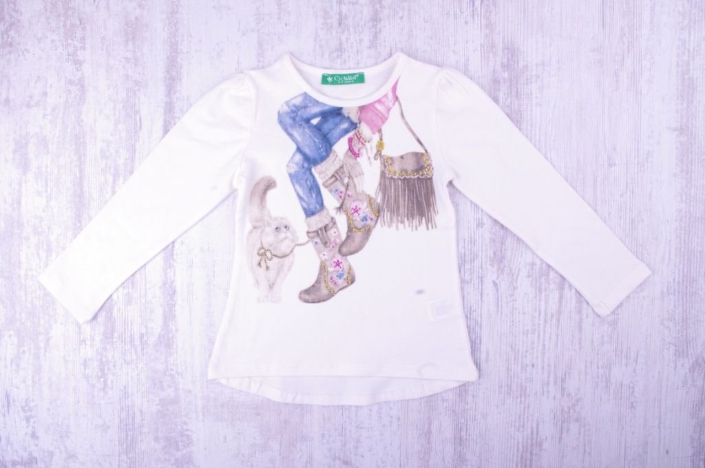 Tunic with a long sleeve