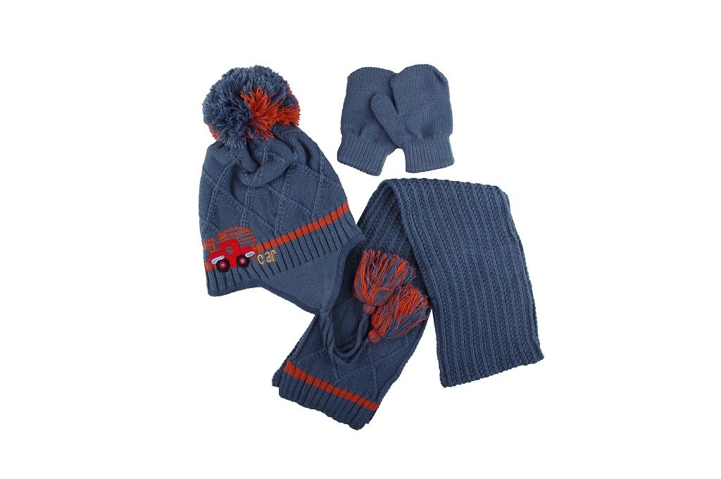 Set of shawl, hat and gloves