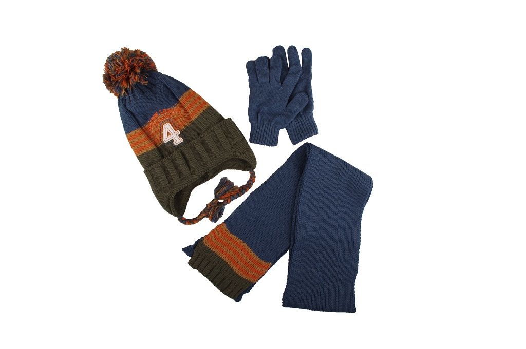 Set of shawl, hat and gloves