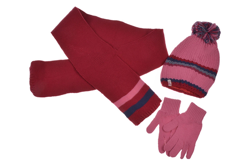 Set with hat, scarf and gloves girl