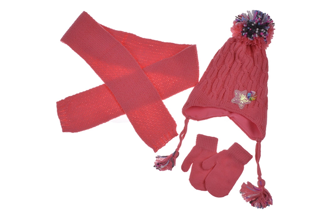Set with hat, scarf and gloves girl