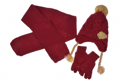 Set with hat, scarf and gloves girl