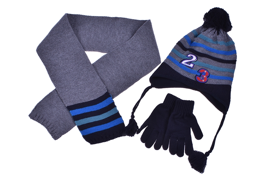 Set with hat, scarf and boy gloves