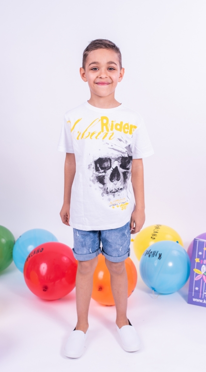 T-shirt boy