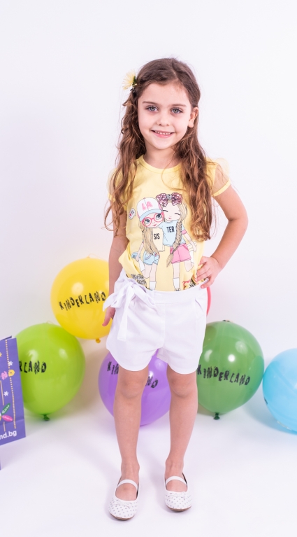 T-shirt girl