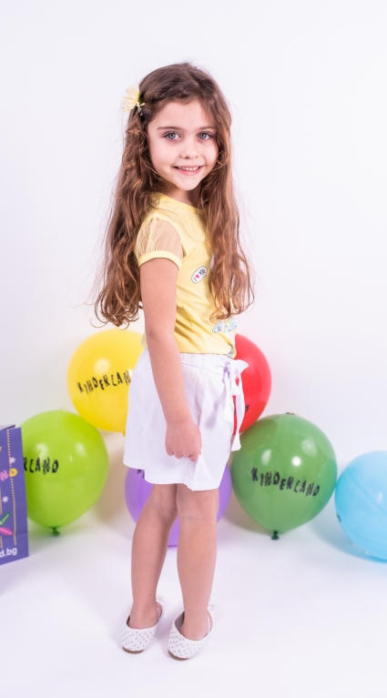 T-shirt girl