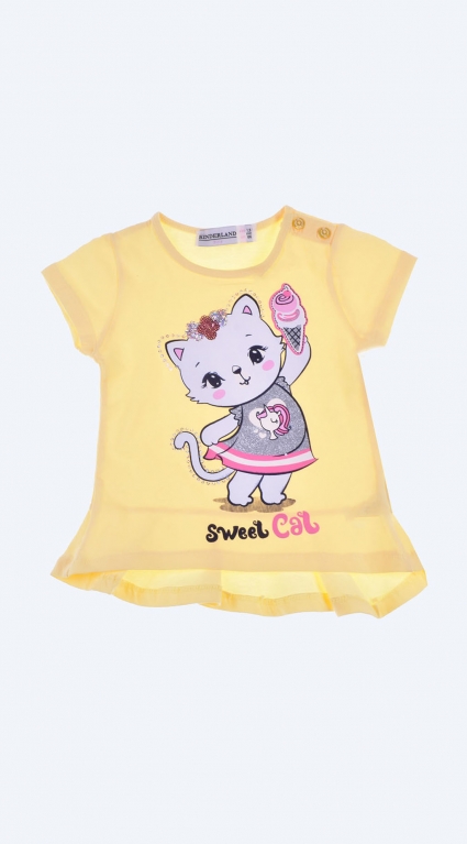Fata tricou