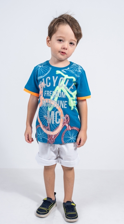 T-shirt boy