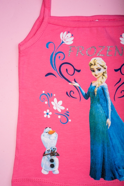 T-shirt girl frozen