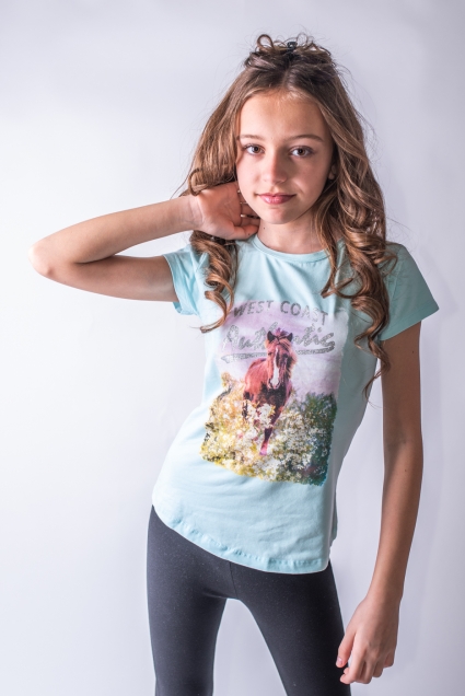 T-shirt girl