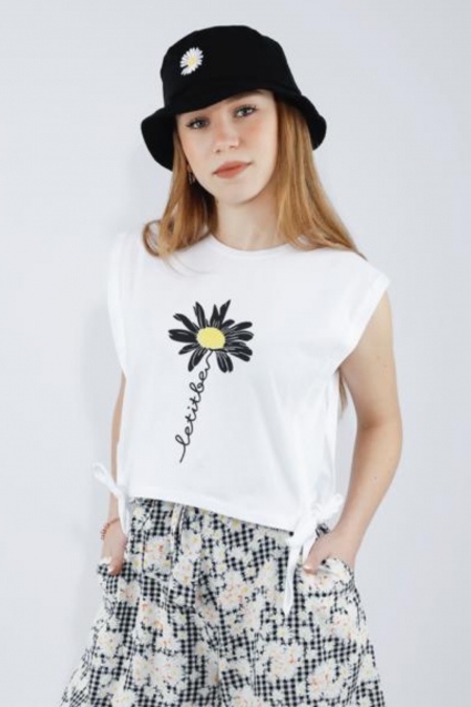 T-shirt girl
