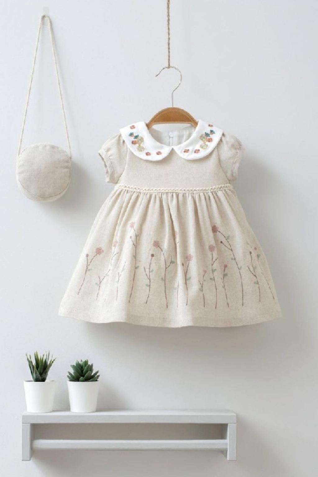 Short sleeve dress with ribbon