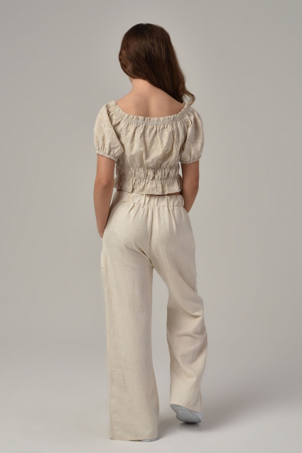 Fata tricou