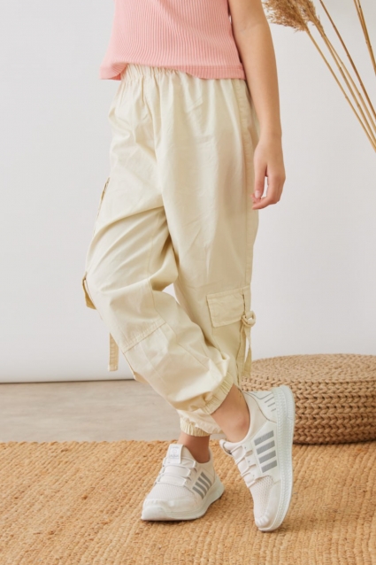 Fata pantalonilor
