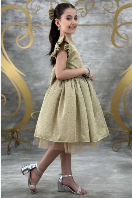 Formal dress with hairpin