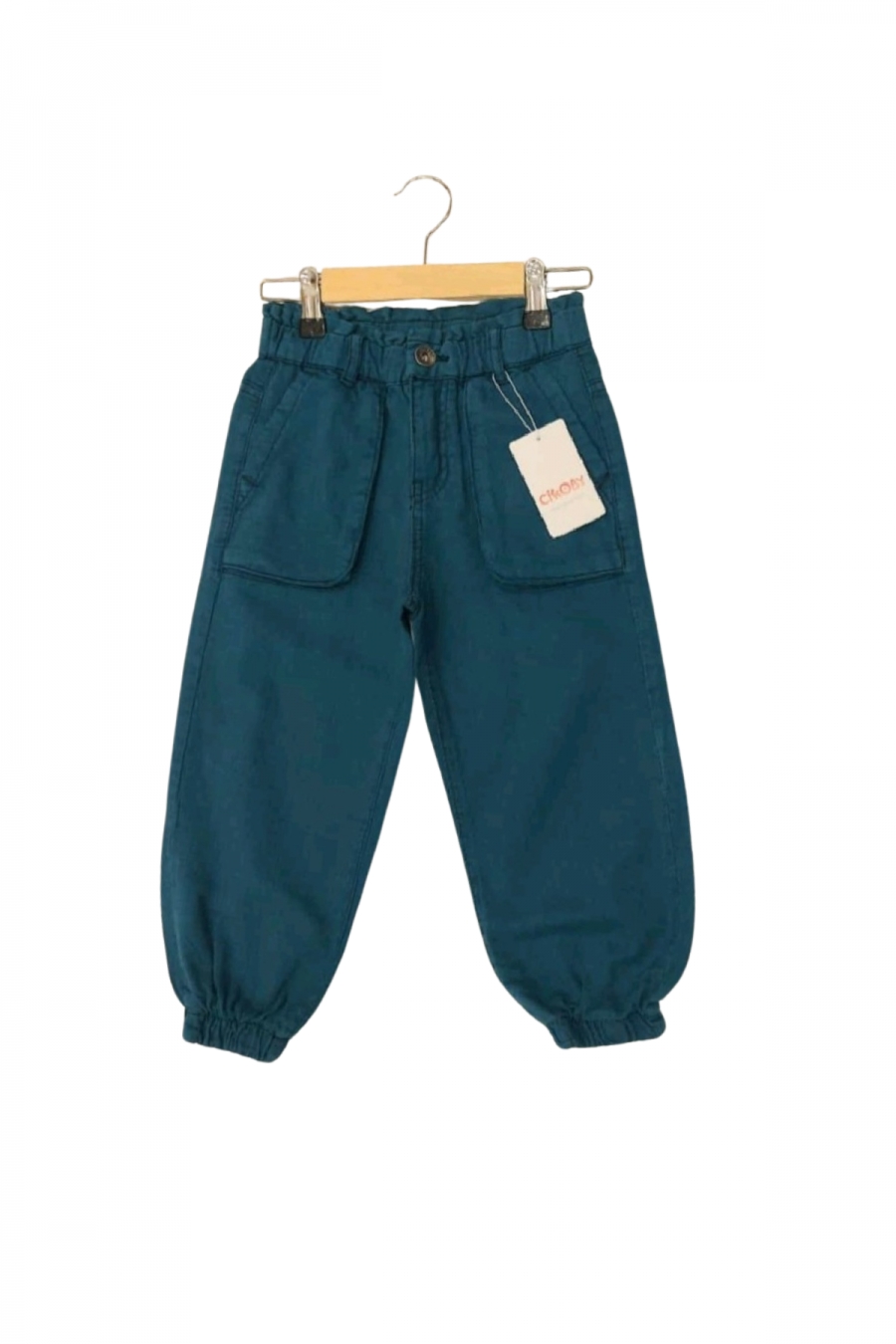 Fata cu pantaloni
