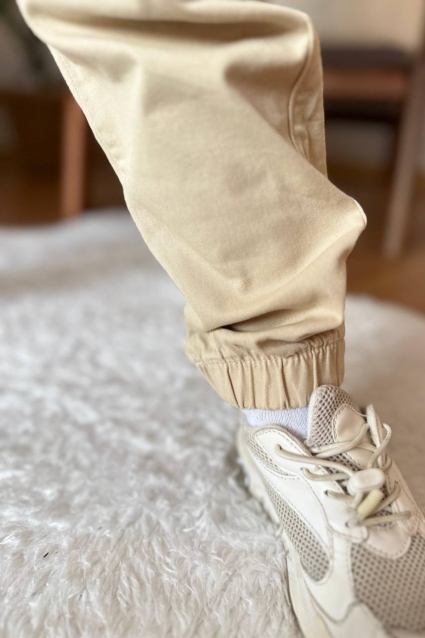 Baby pants for a boy, beige