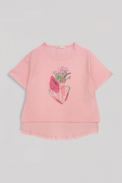 Un tricou pentru copii pentru o fată, o culoare roz