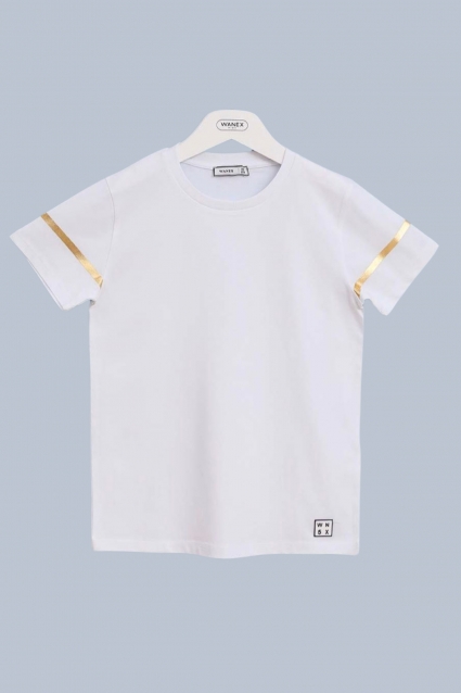 Un tricou pentru bebeluși pentru un băiat, alb