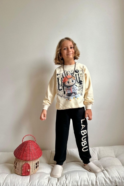 A baby set for a long -sleeved boy, brown color