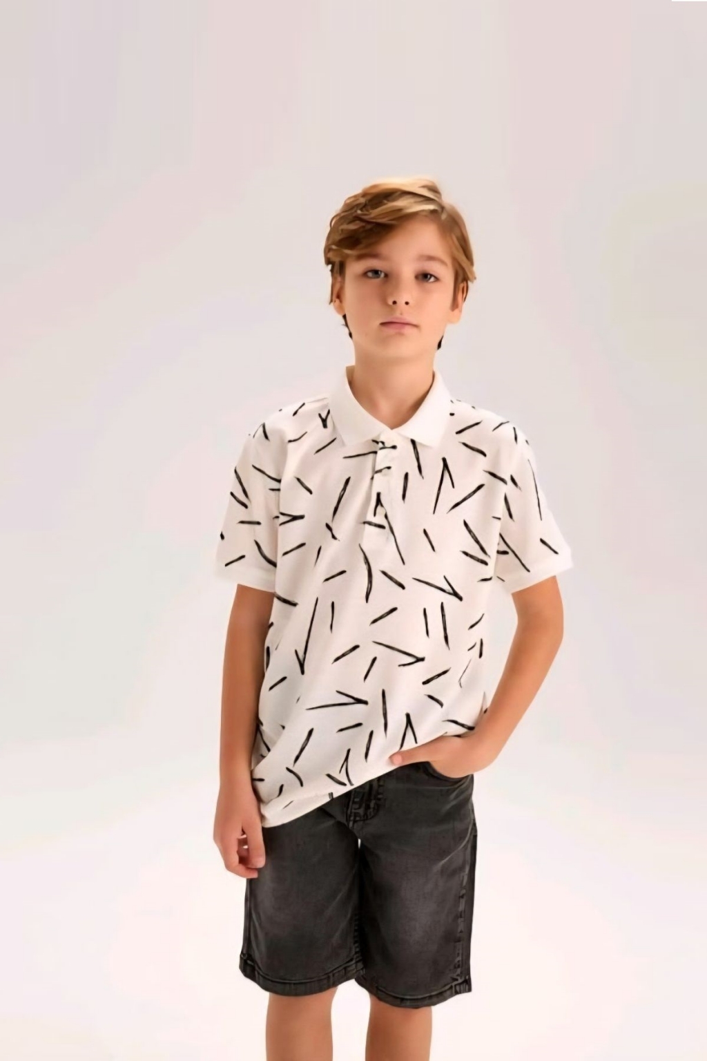 Tricou pentru copii cu guler pentru baiat, de culoare alba