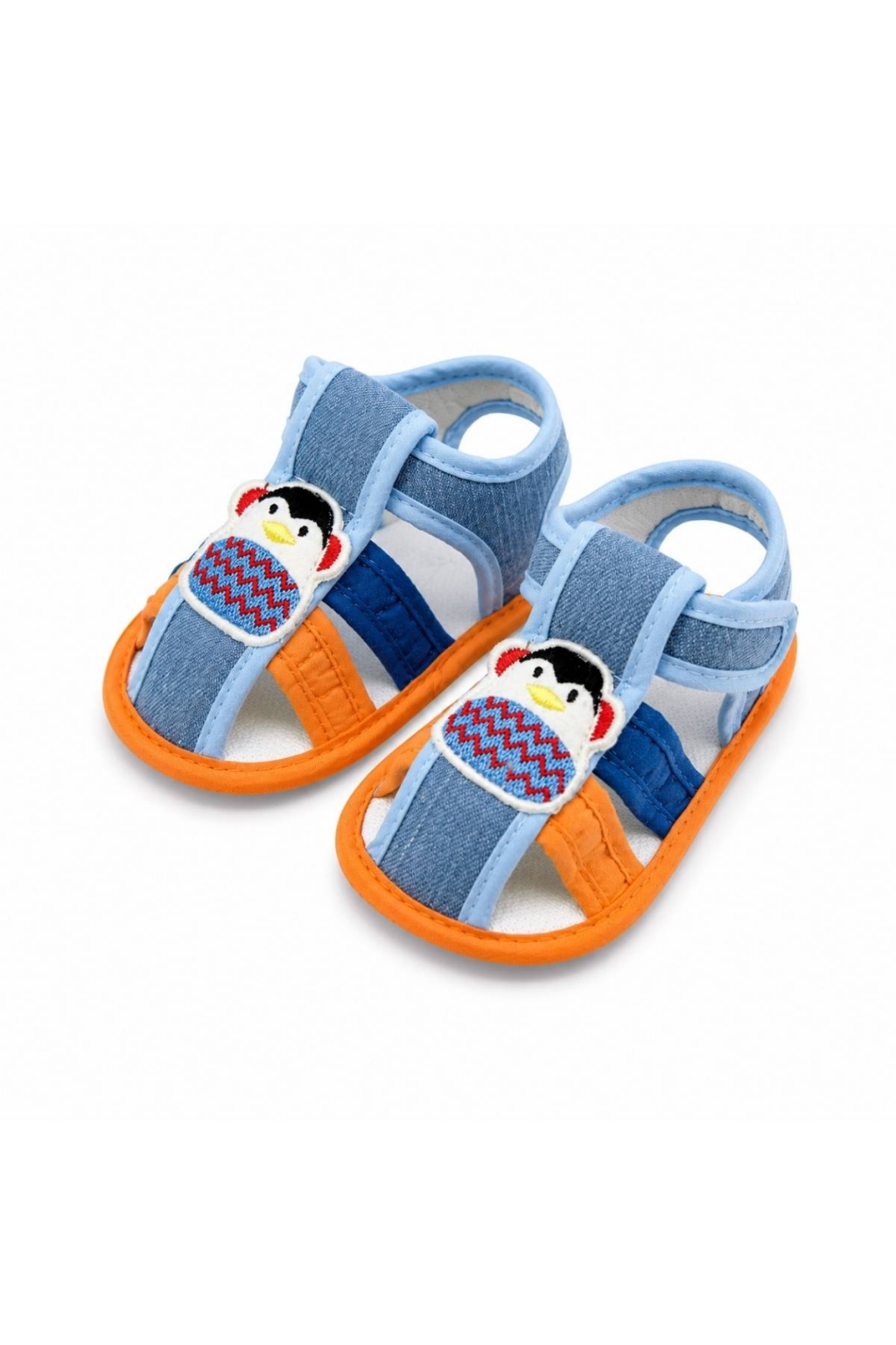 Cizme decorative pentru un băiat